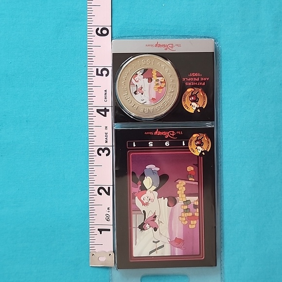 BNIB Disney Decades Commemoritve Coins #4 Goofy Father's Are People 1951 Coin - Picture 9 of 10